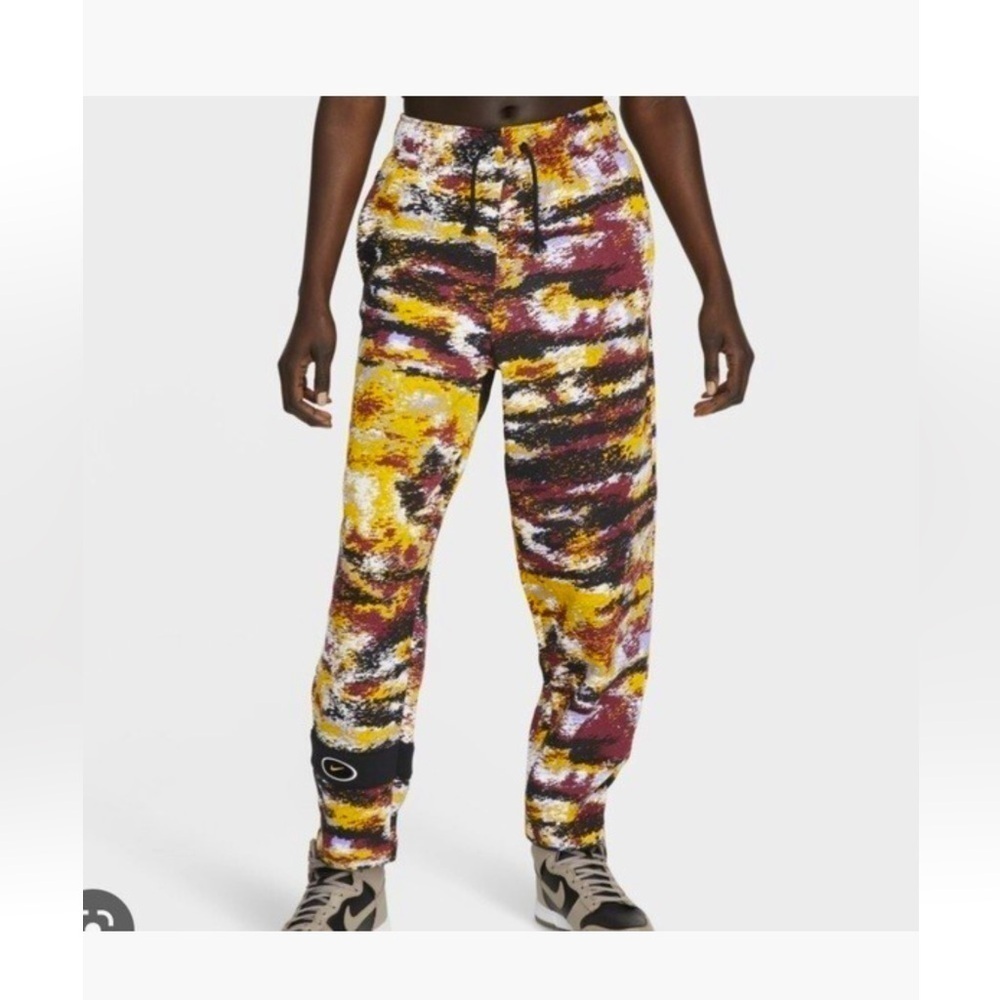 Nike Women's Sportswear Essential Fleece Curve Paint Abstract Graphic / med